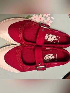 NEW Vans Women's 6 Red Mary Jane Canvas Flats w/ Buckle Strap & Lace Accents